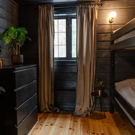 Casa de Férias Moderne Hytte, Jacuzzi, Wifi, 6 Soveplasser, Bilvei Helt Frem Nymoen